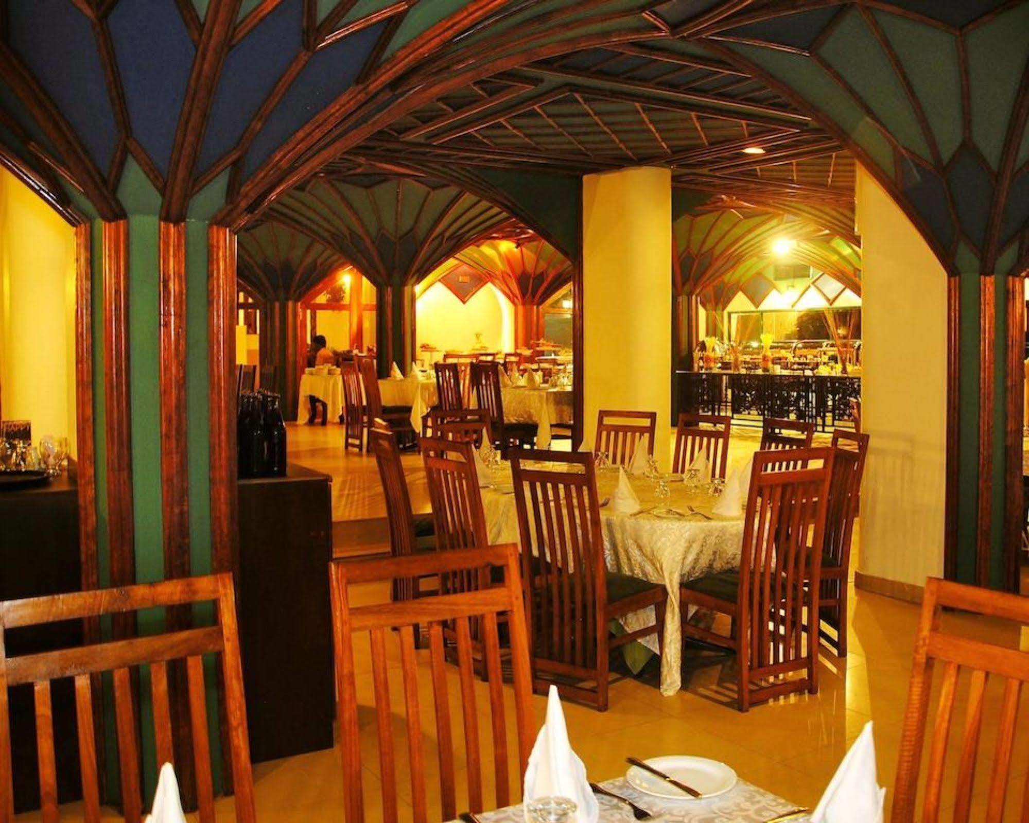 Peacock Beach Hotel هامبانتوتا المظهر الخارجي الصورة