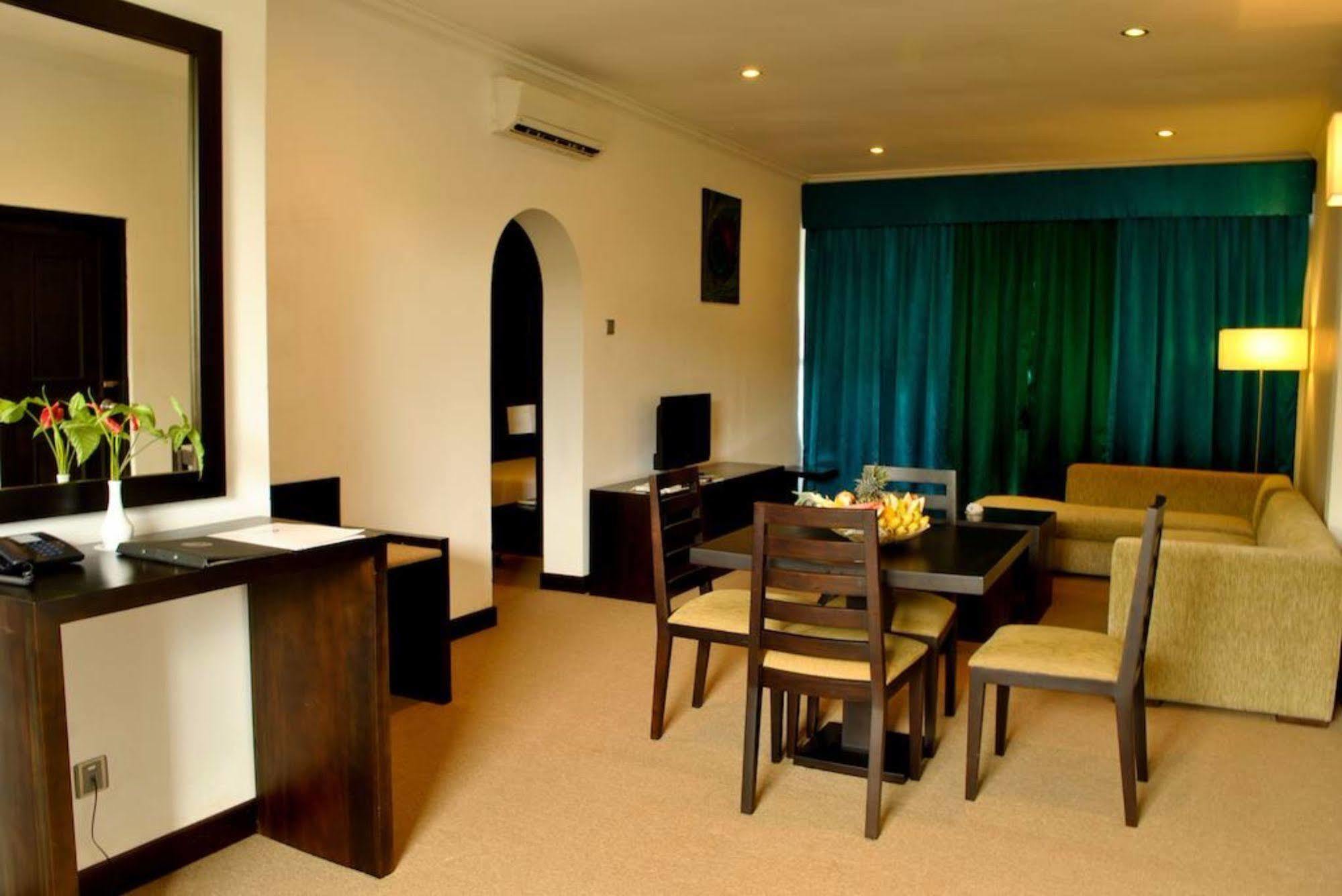 Peacock Beach Hotel هامبانتوتا المظهر الخارجي الصورة