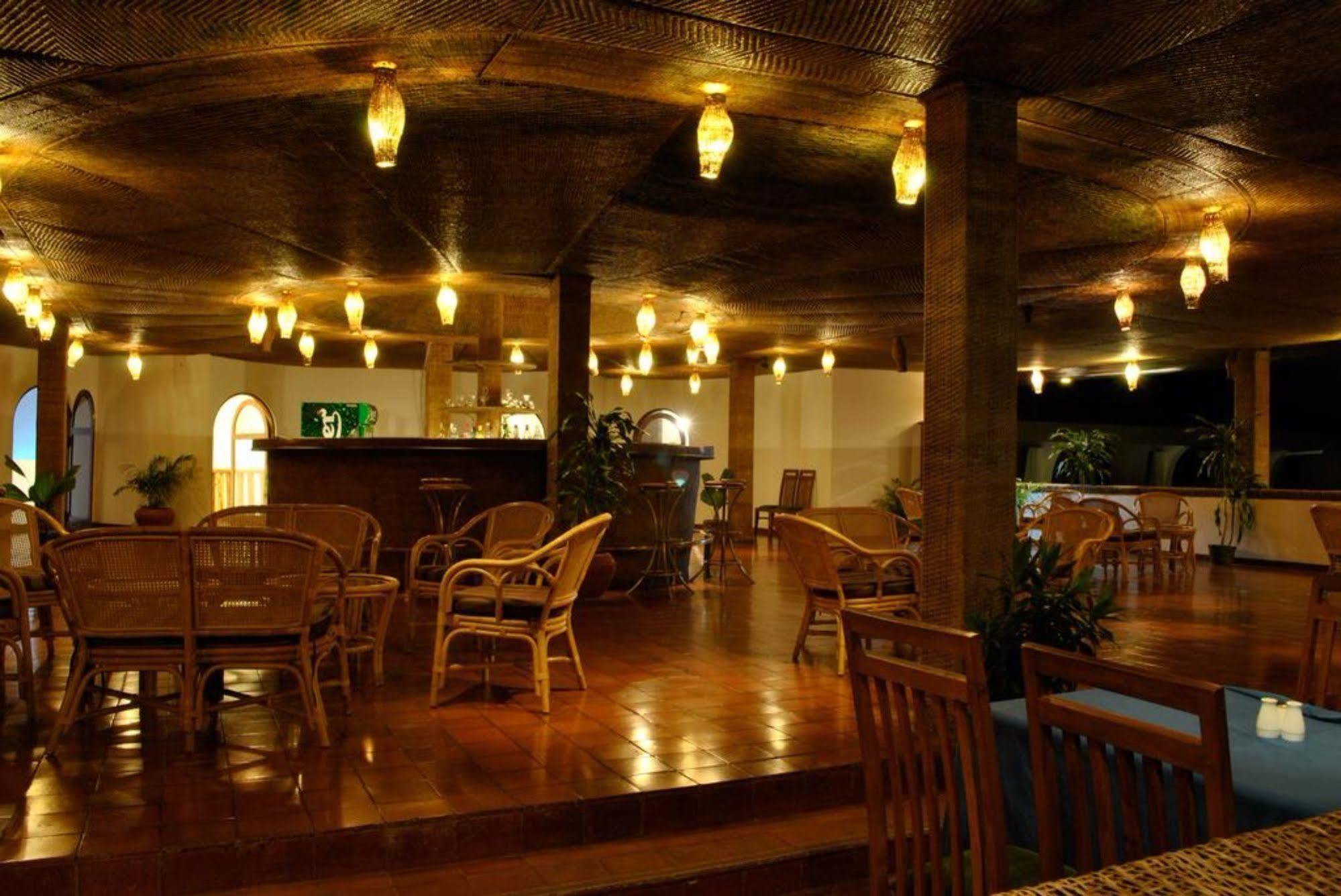 Peacock Beach Hotel هامبانتوتا المظهر الخارجي الصورة