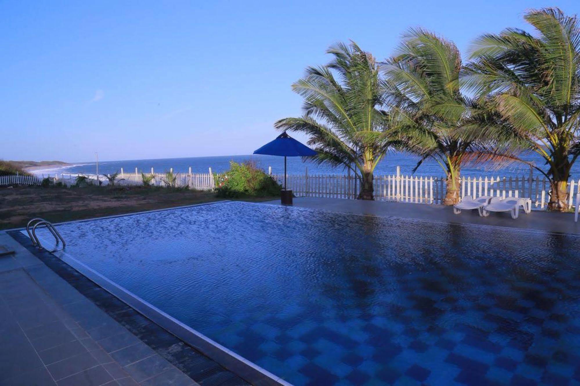 Peacock Beach Hotel هامبانتوتا المظهر الخارجي الصورة