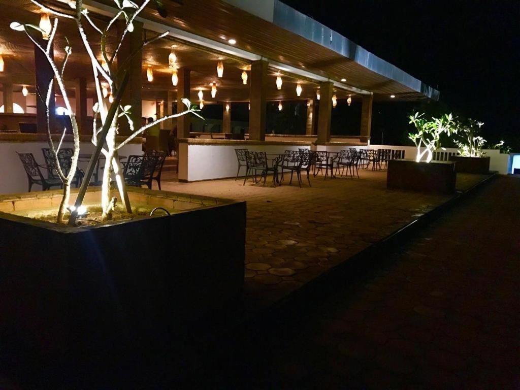 Peacock Beach Hotel هامبانتوتا المظهر الخارجي الصورة