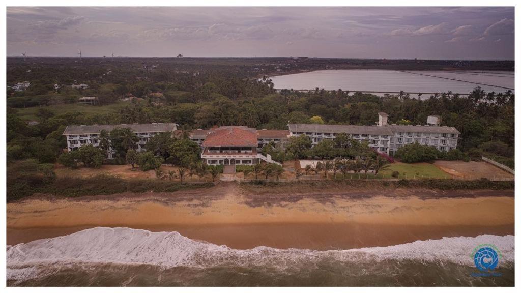 Peacock Beach Hotel هامبانتوتا المظهر الخارجي الصورة