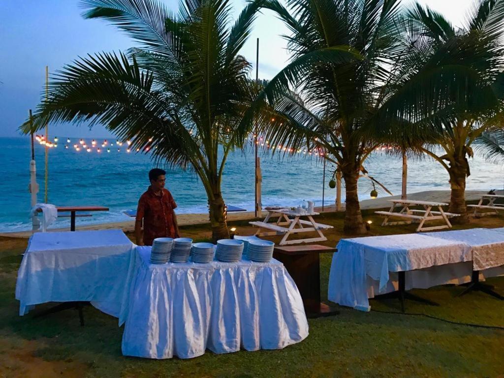 Peacock Beach Hotel هامبانتوتا المظهر الخارجي الصورة