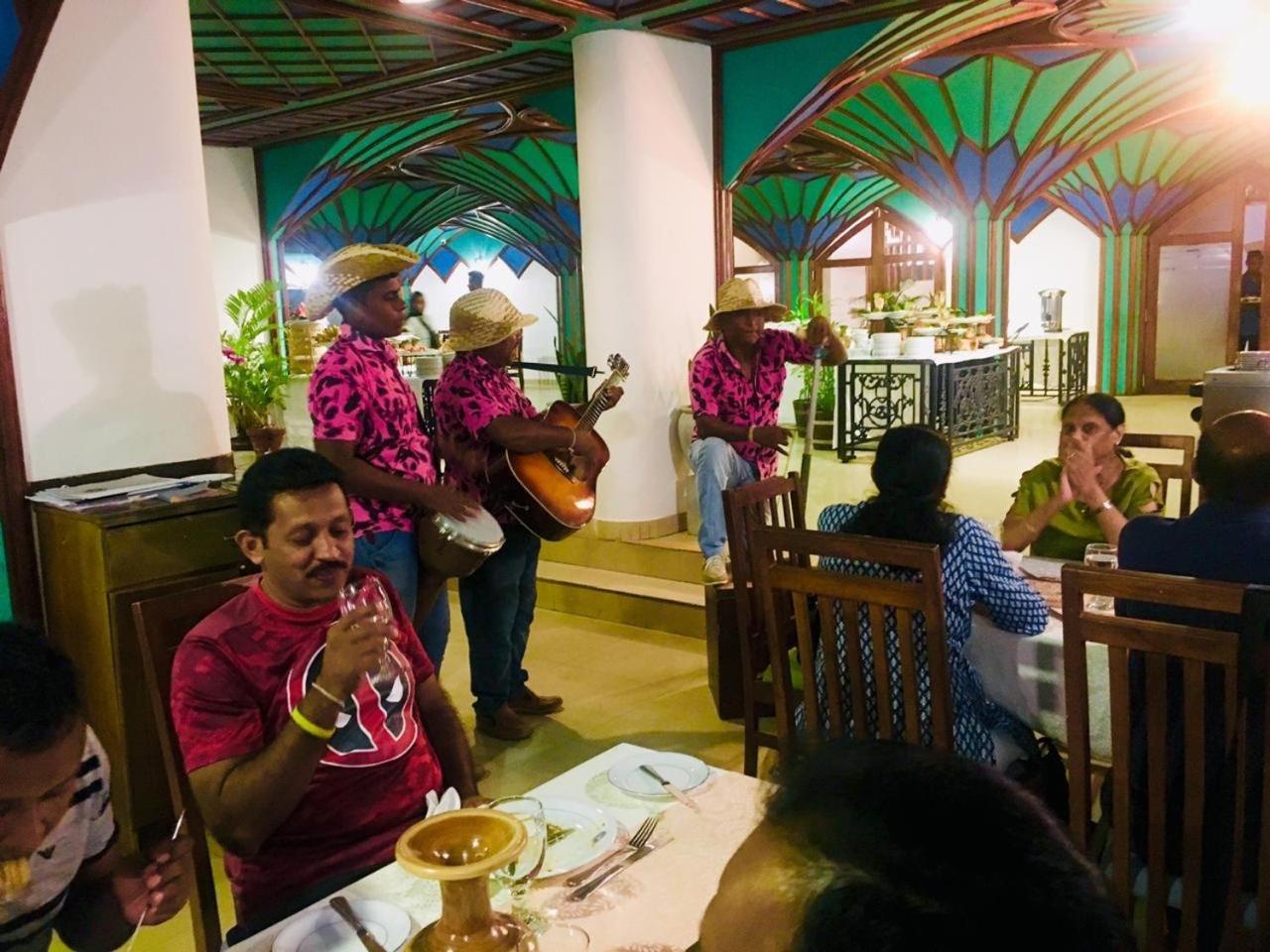 Peacock Beach Hotel هامبانتوتا المظهر الخارجي الصورة