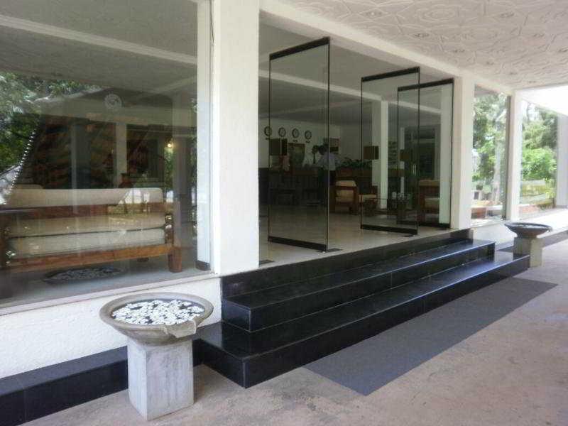 Peacock Beach Hotel هامبانتوتا المظهر الخارجي الصورة